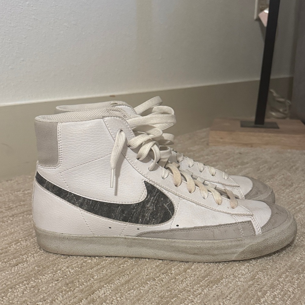 Men’s Nike Shoes, Limited Edition Pattern. Size 13